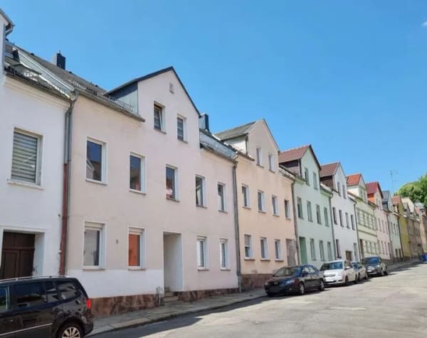 Immobilie in Crimmitschau - Zwei zusammenhängende Reihenhäuser mit insgesamt 6 Wohnungen! - Bild 0