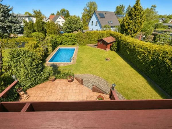 Immobilie in Teltow - Familienparadies mit Pool, großem Garten und viel Raum - Bild 0