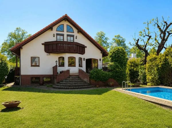 Immobilie in Teltow - Familienparadies mit Pool, großem Garten und viel Raum - Bild 1