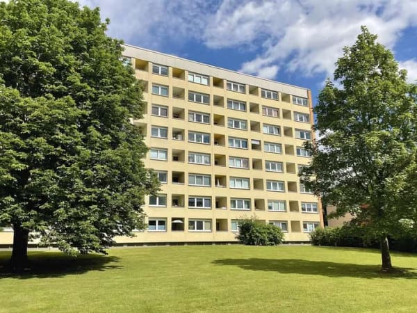 Immobilie in Göttingen - Modernisierte 1,5-Zimmer-Wohnung mit sonniger Loggia auf dem Leineberg - Bild 1