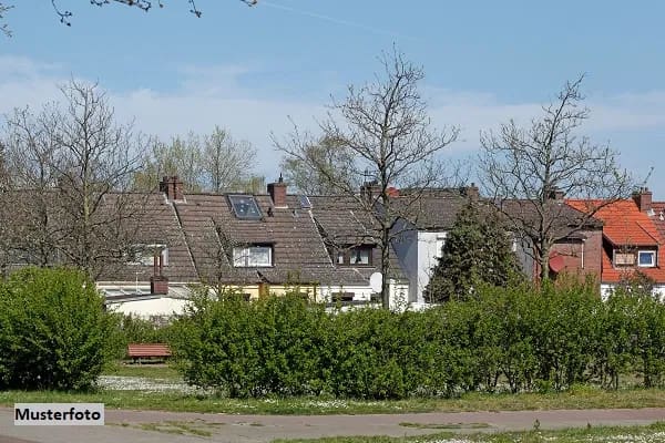 Immobilie in Neufahrn in Niederbayern - Wohnhaus mit Wirtschaftsgebäuden mit Potential - Bild 0