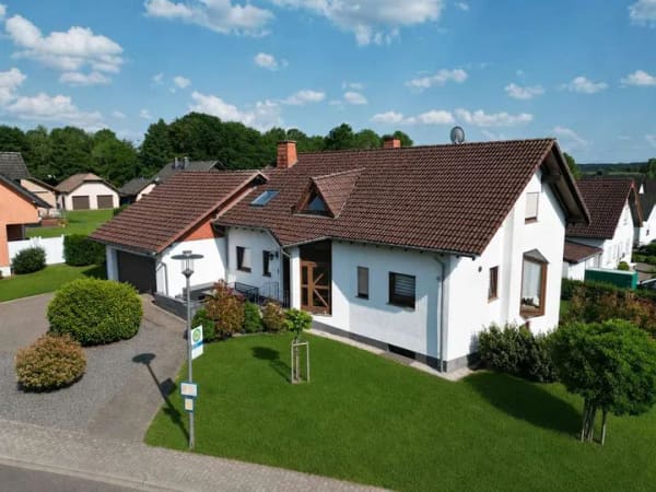 Immobilie in Orenhofen - Mega viel Platz: Wohnhaus mit Einliegerwohnung, Werkstatt & Photovoltaikanlage - Bild 0