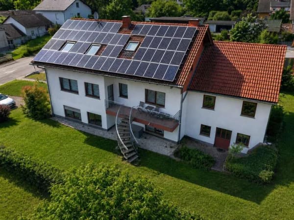 Immobilie in Orenhofen - Mega viel Platz: Wohnhaus mit Einliegerwohnung, Werkstatt & Photovoltaikanlage - Bild 2