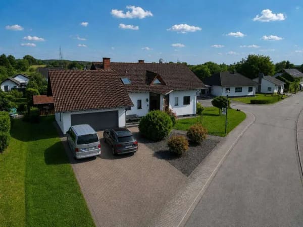 Immobilie in Orenhofen - Mega viel Platz: Wohnhaus mit Einliegerwohnung, Werkstatt & Photovoltaikanlage - Bild 3