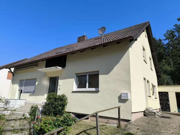 Immobilie in Regenstauf - Zweifamilienhaus mit großem Garten in Regenstauf - Bild 0