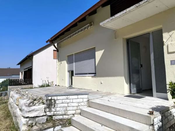 Immobilie in Regenstauf - Zweifamilienhaus mit großem Garten in Regenstauf - Bild 2