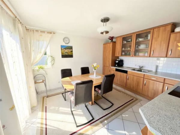 Immobilie in Schonach im Schwarzwald - +++ Wohnen, wo andere Urlaub machen. Sonnige DHH mit schönem Grundstück, EBK, Sauna und Garage +++ - Bild 1