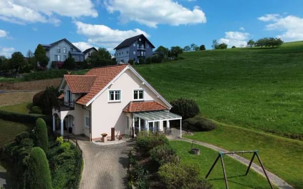 Immobilie in Limbach - Charmantes  Schlösschen  auf kleiner Anhöhe mit Weitsicht und separatem Garagenhaus - Bild 0