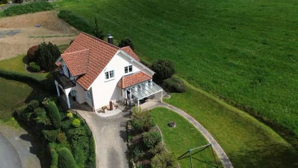 Immobilie in Limbach - Charmantes  Schlösschen  auf kleiner Anhöhe mit Weitsicht und separatem Garagenhaus - Bild 1