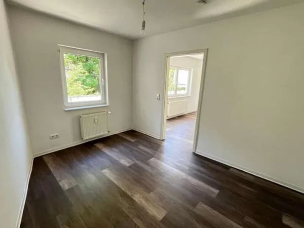 Immobilie in Frankfurt am Main - Modernisiertes 2-Zimmer-Eigentum mit Balkon in Frankfurt-Hausen - Bild 2