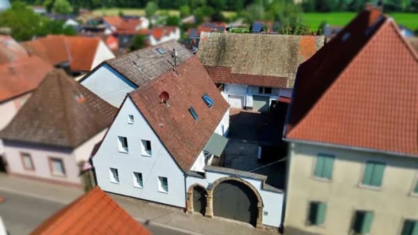 Immobilie in Freimersheim (Pfalz) - Haus- und Hofanwesen mit zwei Wohnhäusern, großem Grundstück und vielseitigen Nutzungsmöglichkeiten - Bild 0