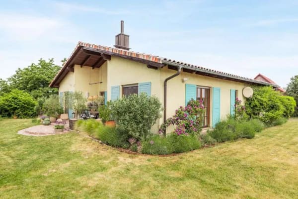 Immobilie in Rietz-Neuendorf - Mediterran, atmosphärisch und stilvoll: Traumhaftes Wohnen auf einer Ebene am Feld bei Bad Saarow - Bild 0