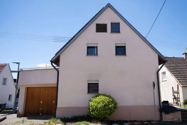 Immobilie in Schlierbach - Charmantes Einfamilienhaus mit Photovoltaikanlage, Kamin & Garage in Schlierbac - Bild 0