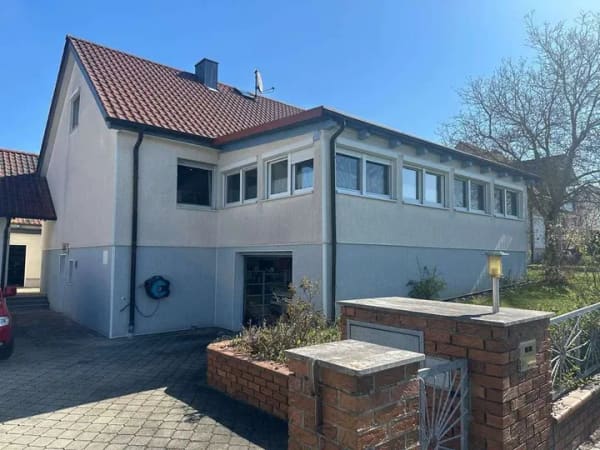 Immobilie in Schwandorf - Einfamilienhaus mit Einliegerwohnung in Schwandorf-Haselbach - Bild 0
