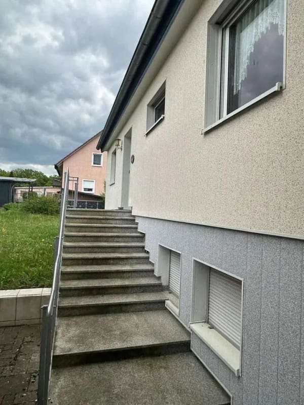 Immobilie in Schwandorf - Einfamilienhaus mit Einliegerwohnung in Schwandorf-Haselbach - Bild 1
