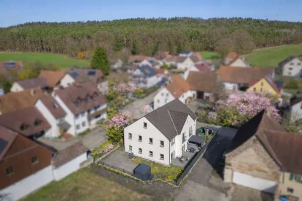 Immobilie in Uttenreuth - Modern wohnen im Grünen - Neuwertige KfW 55 Doppelhaushälfte nahe Uttenreuth - Bild 0