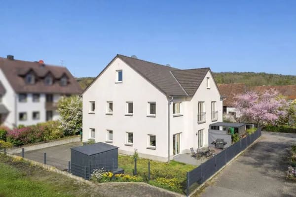 Immobilie in Uttenreuth - Modern wohnen im Grünen - Neuwertige KfW 55 Doppelhaushälfte nahe Uttenreuth - Bild 1