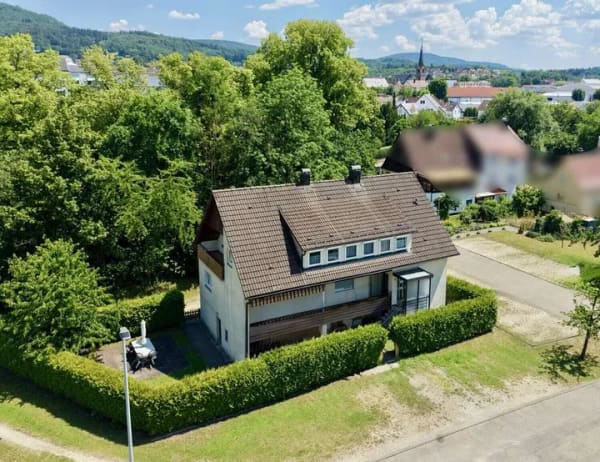 Immobilie in Aalen - 2-Familienhaus, familienfreundlich gelegen in Aalen/Wasseralfingen - Bild 1