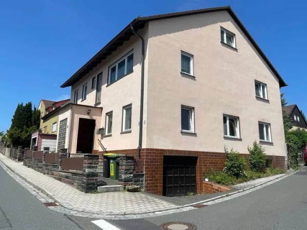 Immobilie in Röslau - Zweifamilienwohnhaus mit drei Garagen in ruhiger Wohnlage! - Bild 0