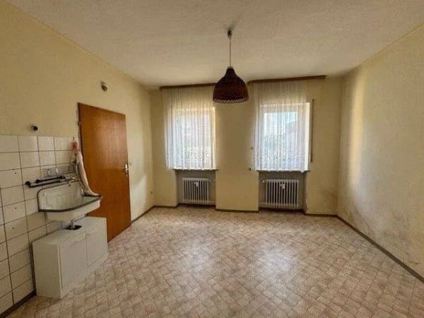 Immobilie in Röslau - Zweifamilienwohnhaus mit drei Garagen in ruhiger Wohnlage! - Bild 1