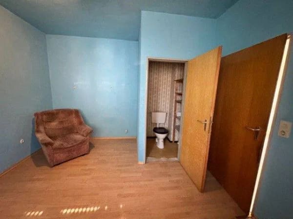 Immobilie in Röslau - Zweifamilienwohnhaus mit drei Garagen in ruhiger Wohnlage! - Bild 2