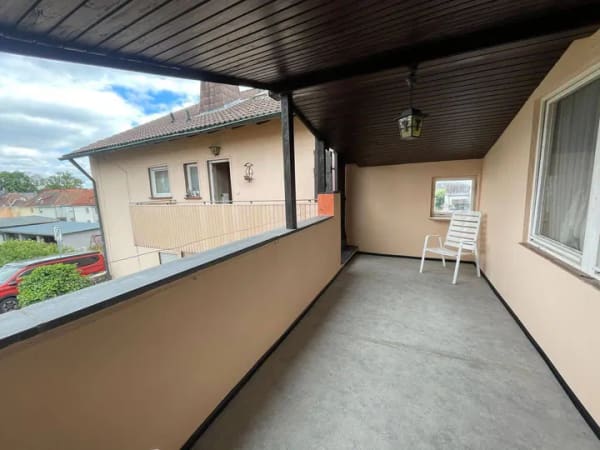 Immobilie in Röslau - Zweifamilienwohnhaus mit drei Garagen in ruhiger Wohnlage! - Bild 3