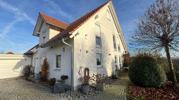 Immobilie in Sulzfeld am Main - Freistehendes Einfamilienhaus in Hanglage an den Weinbergen - Bild 2