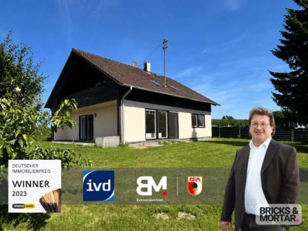 Immobilie in Dasing - Ein-/Zweifamilienhaus mit großem Garten, Balkon, Terrasse und zwei Garagen in Dasing - Bild 0