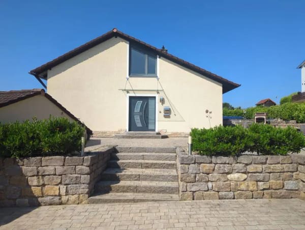 Immobilie in Weilersbach - Zweifamilienhaus mit Pool, LKW-Garage und Franken-Panorama - Bild 1