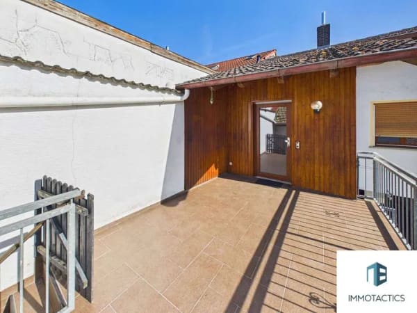 Immobilie in Jugenheim - Bezugsfreies Einfamilienhaus mit vermieteter Einliegerwohnung, Innenhof, Dachterrasse und Scheune - Bild 2