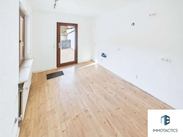 Immobilie in Jugenheim - Bezugsfreies Einfamilienhaus mit vermieteter Einliegerwohnung, Innenhof, Dachterrasse und Scheune - Bild 3