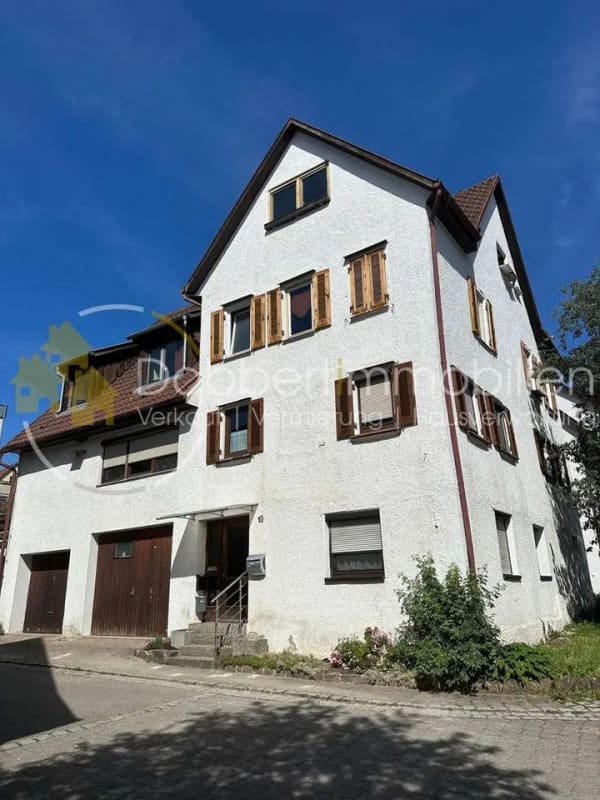 Immobilie in Heiningen - Vermietete 2-Zimmer-Dachgeschosswohnung mit großer Garage in Heiningen - Bild 0