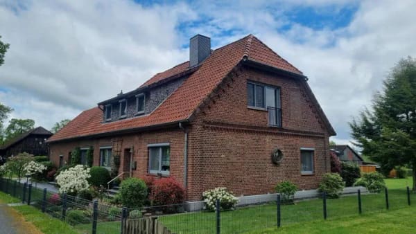 Immobilie in Soltau - Gepflegtes Zweifamilienhaus mit großem Grundstück. - Bild 1
