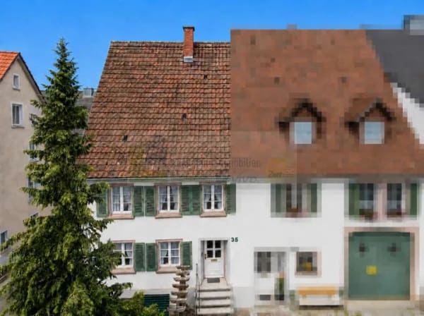 Immobilie in Hüfingen - Historisches Stadthaus in Hüfingen: gepflegtes Reiheneckhaus in zentraler Lage mit Balkon, Garten, K - Bild 0
