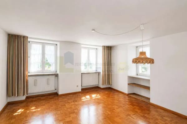 Immobilie in Hüfingen - Historisches Stadthaus in Hüfingen: gepflegtes Reiheneckhaus in zentraler Lage mit Balkon, Garten, K - Bild 1
