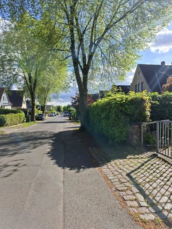 Immobilie in Halstenbek - Einfamilienhaus in einer der ruhigsten Straßen Halstenbeks - direkt an der Grenze zu Hamburg - Bild 2