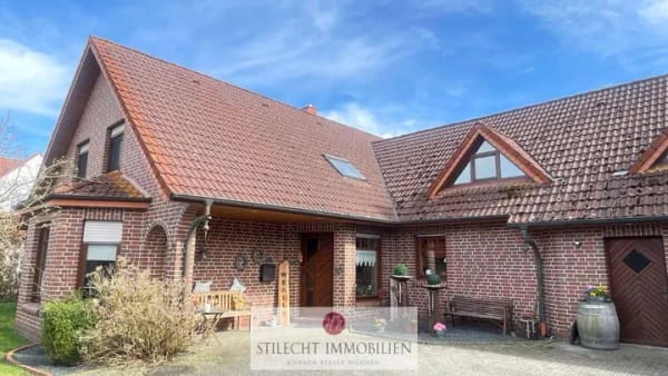 Immobilie in Saterland - Schönes Eigenheim mit Wohlfühlfaktor - Kaminofen, neuw. Heizung, EBK & große Garage! - Bild 0