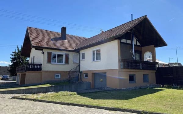 Immobilie in Neuhausen ob Eck - Doppelhaushälfte mit Ausbaureserve in 78579 Neuhausen ob Eck - Bild 0