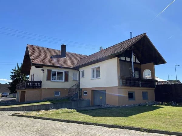 Immobilie in Neuhausen ob Eck - Doppelhaushälfte mit Ausbaureserve in 78579 Neuhausen ob Eck - Bild 1