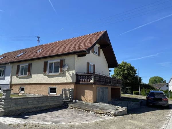 Immobilie in Neuhausen ob Eck - Doppelhaushälfte mit Ausbaureserve in 78579 Neuhausen ob Eck - Bild 2