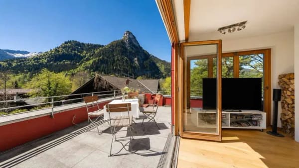 Immobilie in Oberammergau - Modernes Holzhaus im Bauhausstil, mit mehreren Dachterrassen und Bergblick - Bild 0