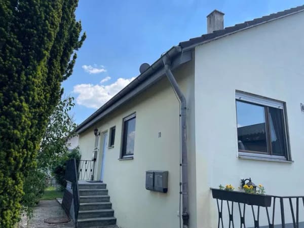 Immobilie in Pfullendorf - Für Selbstnutzer oder Kapitalanleger: Attraktives Wohnhaus mit 3 Wohneinheiten  - Bild 1