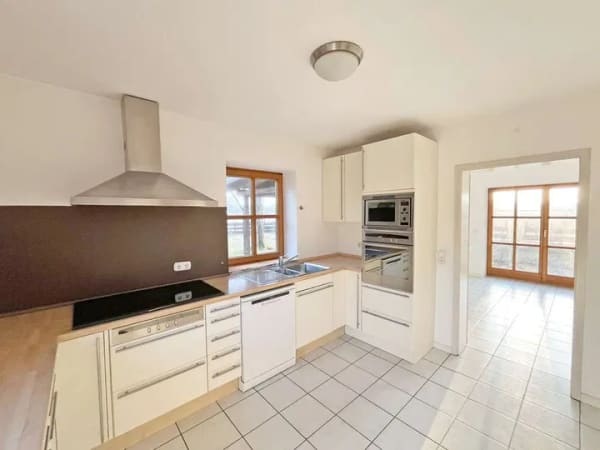 Immobilie in Brunnthal - Idyllisch gelegenes Einfamilienhaus mit vielfältigen Gestaltungsmöglichkeiten - Bild 2