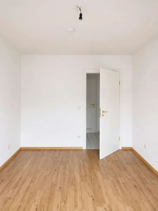 Immobilie in Oberding - Gepflegte 2-Zimmer-Wohnung mit großer Terrasse und Garten  – Nähe Flughafen München - Bild 2