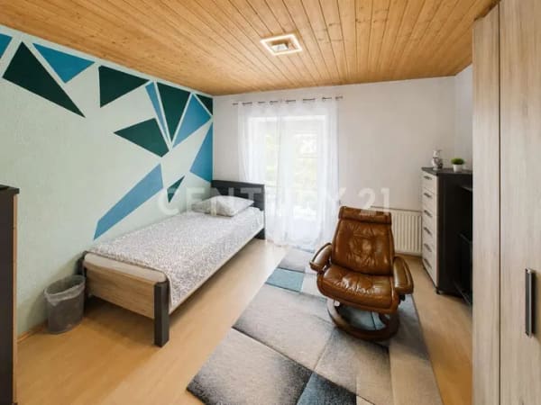 Immobilie in Traunreut - 4-Zimmer-Erdgeschosswohnung | ca. 100 m² | Terrasse | Schwedenofen | Traunreut - Bild 1