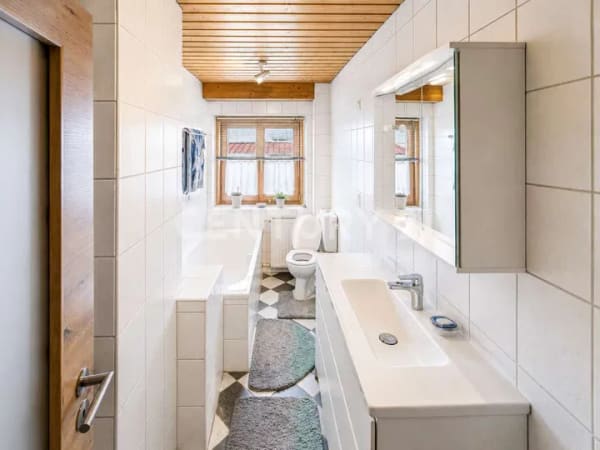 Immobilie in Traunreut - 4-Zimmer-Erdgeschosswohnung | ca. 100 m² | Terrasse | Schwedenofen | Traunreut - Bild 2