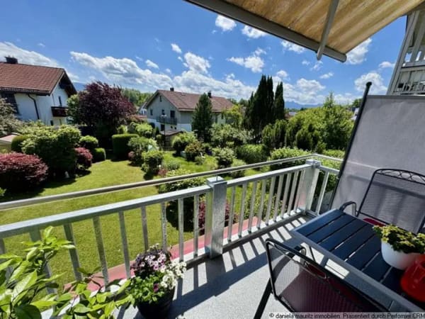 Immobilie in Stephanskirchen - Kleine Wohlfühloase: 2-Zi.-WHG im 1.OG mit Bergblick, Südbalkon & Kamin - Bild 1