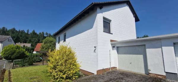 Immobilie in Bad Emstal - Großzügiges Einfamilienhaus mit ca. 180 m² Wohnfläche auf 816 m² Grundstück - Bild 2