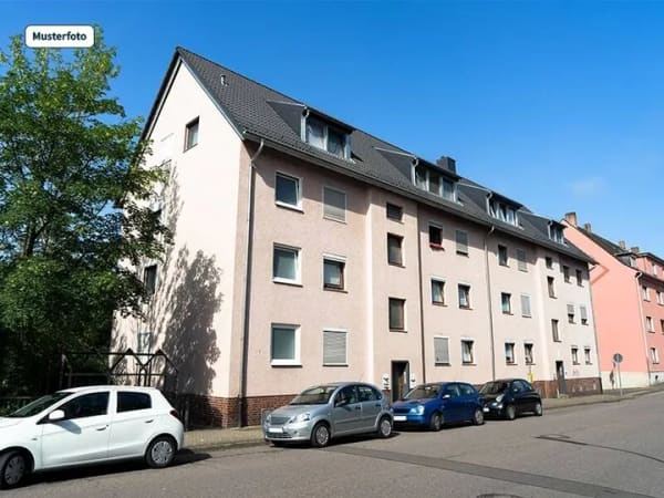 Immobilie in Falkenstein/Vogtland - Mehrfamilienhaus in 08223 Falkenstein, Louis-Müller-Str. - Bild 0