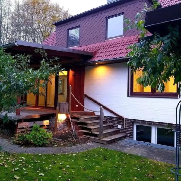 Immobilie in Halstenbek - TOP LAGE - SCHÖNE AUSSTATTUNG - Erbpacht bis 2071 - 328,39 m2 Wfl/Nfl - voll vermietet - Bild 1